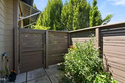 37 N Mountain Avenue, Ashland, OR 97520 - Photo 22