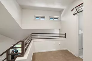 37 N Mountain Ave, Ashland, OR 97520 - Photo 10