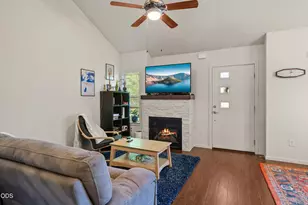 37 N Mountain Ave, Ashland, OR 97520 - Photo 4