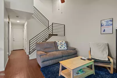 37 N Mountain Avenue, Ashland, OR 97520 - Photo 2