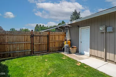 933 Rose Valley Drive, Central Point, OR 97502 - Photo 34
