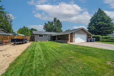 933 Rose Valley Drive, Central Point, OR 97502 - Photo 1
