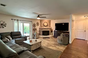 933 Rose Valley Dr, Central Point, OR 97502 - Photo 8
