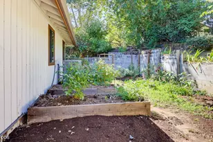 174 Hummingbird Ln, Talent, OR 97540 - Photo 86