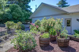 1012 NE Hefley St, Grants Pass, OR 97526 - Photo 56