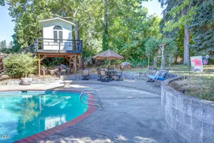 1012 NE Hefley St, Grants Pass, OR 97526 - Photo 10