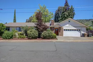 1012 NE Hefley St, Grants Pass, OR 97526 - Photo 2