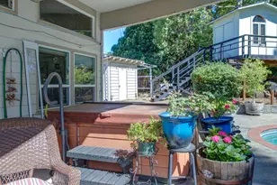 1012 NE Hefley St, Grants Pass, OR 97526 - Photo 8