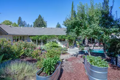 1012 NE Hefley Street, Grants Pass, OR 97526 - Photo 60