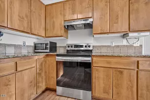 100 Brierwood Dr, Talent, OR 97540 - Photo 4