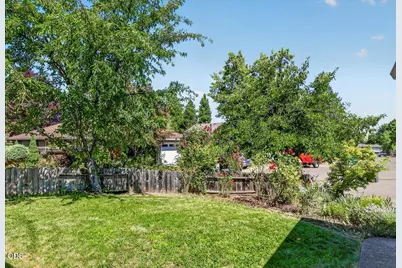 100 Brierwood Drive, Talent, OR 97540 - Photo 18