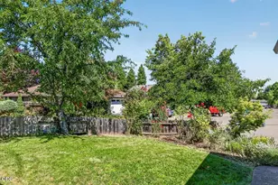 100 Brierwood Dr, Talent, OR 97540 - Photo 18