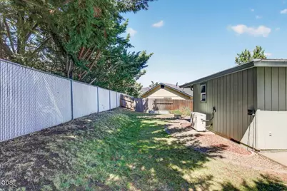 100 Brierwood Drive, Talent, OR 97540 - Photo 20