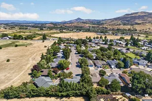 100 Brierwood Dr, Talent, OR 97540 - Photo 26