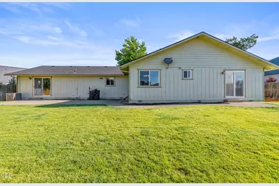 36 Wildwood Drive, Eagle Point, OR 97524 - Photo 10