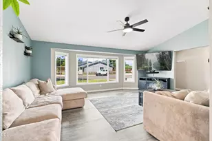 629 Glenn Way, Central Point, OR 97502 - Photo 6