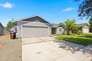 747 NE Blackbear St, Prineville, OR 97754 - Photo 4