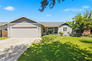 747 NE Blackbear St, Prineville, OR 97754 - Photo 2