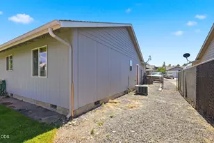 747 NE Blackbear St, Prineville, OR 97754 - Photo 30