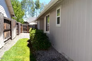 2750 SW Mistybrook Dr, Grants Pass, OR 97527 - Photo 22