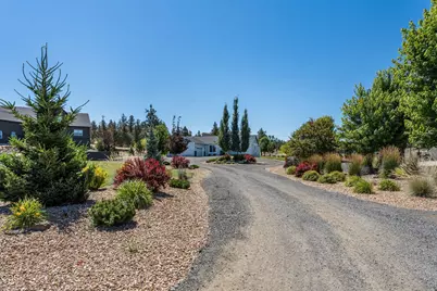 4137 NW 39th Drive, Redmond, OR 97756 - Photo 2