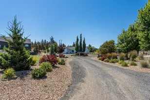 4137 NW 39th Dr, Redmond, OR 97756 - Photo 2