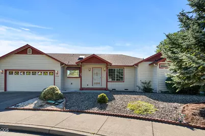 1785 SE Brookhurst Way, Grants Pass, OR 97527 - Photo 4