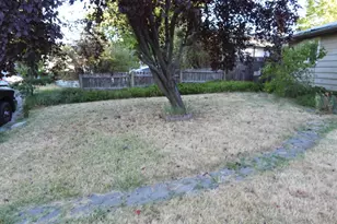 130 Sharon Dr, Phoenix, OR 97535 - Photo 2