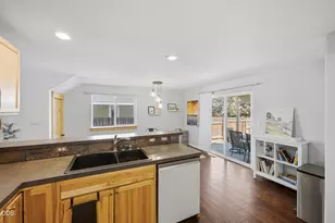 664 NE Providence Dr, Bend, OR 97701 - Photo 8