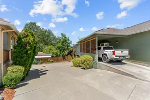 830 SW Bryn Ct, Grants Pass, OR 97527 - Photo 6