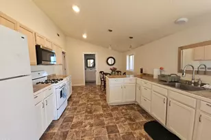1215 NE 6th St, Grants Pass, OR 97526 - Photo 12