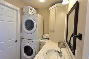 1215 NE 6th St, Grants Pass, OR 97526 - Photo 4