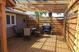 1215 NE 6th St, Grants Pass, OR 97526 - Photo 1