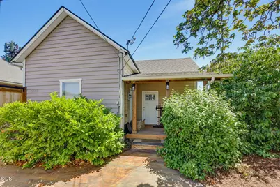 1215 NE 6th Street, Grants Pass, OR 97526 - Photo 2