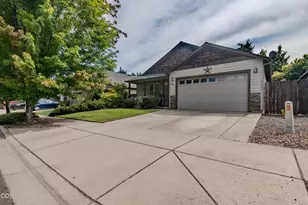751 Tivoli Dr, Medford, OR 97501 - Photo 2
