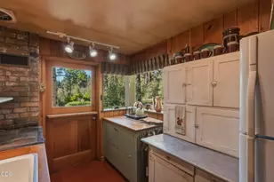 13101 SW Blakley Ln, Camp Sherman, OR 97730 - Photo 18