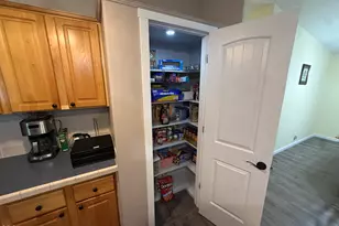 345 SW C St, Madras, OR 97741 - Photo 8