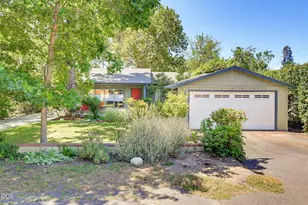 1836 Woodlawn Dr, Medford, OR 97504 - Photo 4