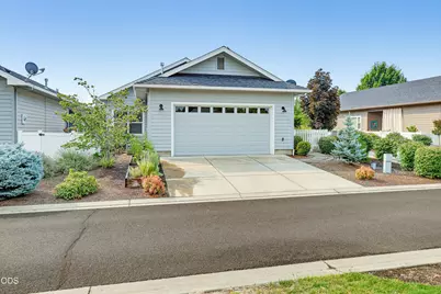 684 Golden Peak Drive, Central Point, OR 97502 - Photo 10