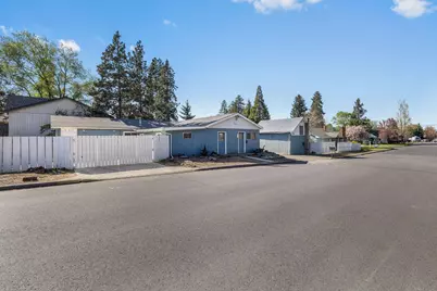 195 SE Roosevelt Avenue, Bend, OR 97702 - Photo 8