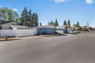 195 SE Roosevelt Ave, Bend, OR 97702 - Photo 8