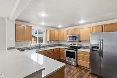 2213 SW 22nd Street, Redmond, OR 97756 - Photo 2