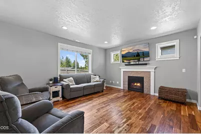20496 SE Clover Crest Court, Bend, OR 97702 - Photo 2