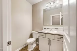 20496 SE Clover Crst Ct, Bend, OR 97702 - Photo 16