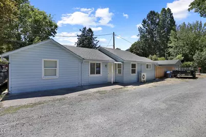 8278 Rogue River Highway, Grants Pass, OR 97527 - Photo 10