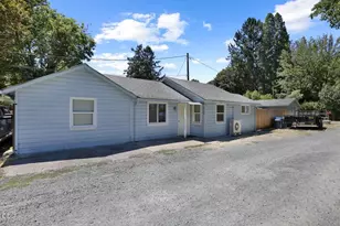 8278 Rogue River Hwy, Grants Pass, OR 97527 - Photo 10
