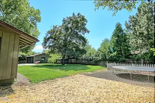 2162 Happy Valley Dr, Medford, OR 97501 - Photo 34