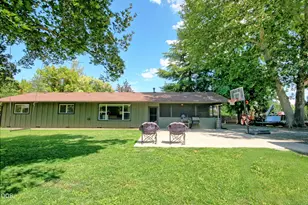 2162 Happy Valley Dr, Medford, OR 97501 - Photo 32