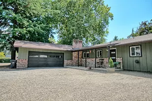 2162 Happy Valley Dr, Medford, OR 97501 - Photo 2