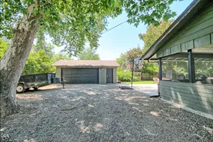 2162 Happy Valley Dr, Medford, OR 97501 - Photo 40